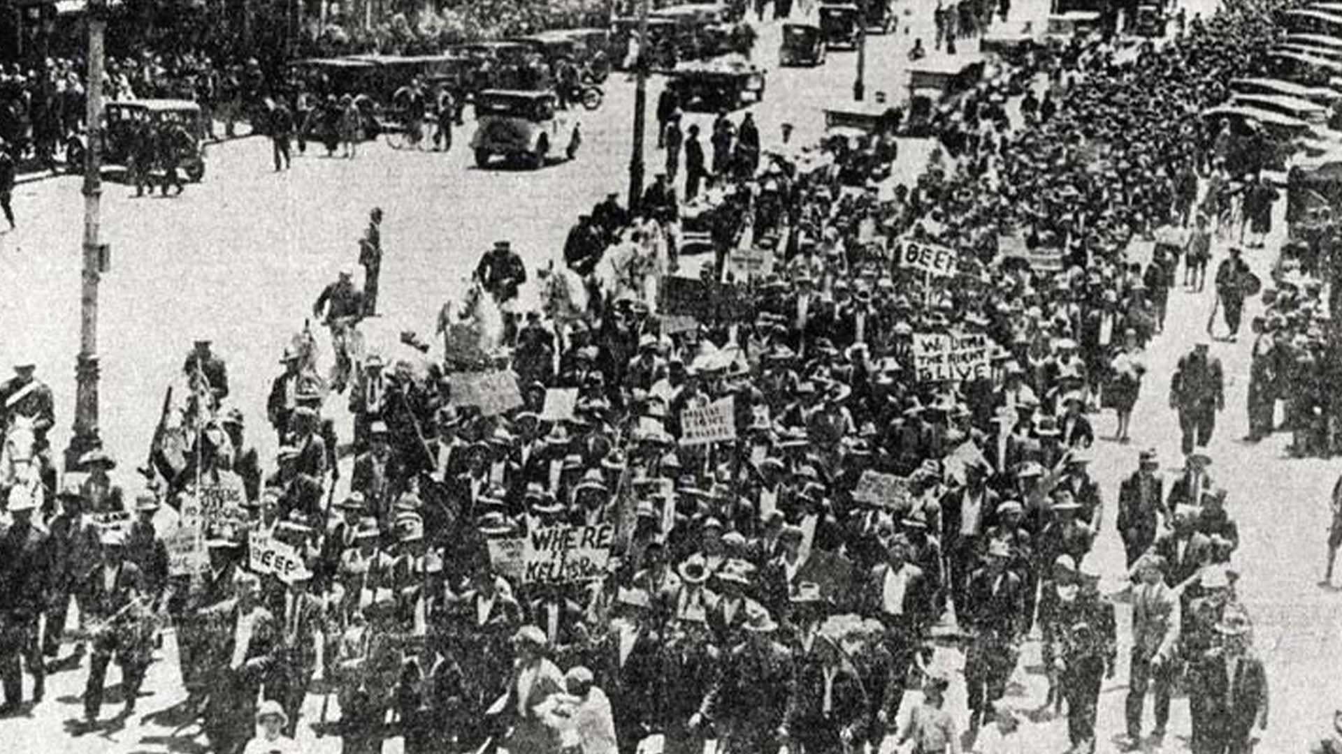 January 1931 beef riot a battle between 2,000 Depression jobless and ...